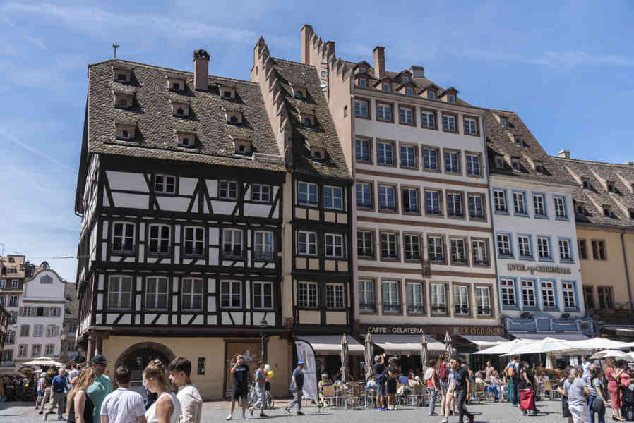 Francia - Alsacia 007 - Estrasburgo - plaza de la Catedral.jpg